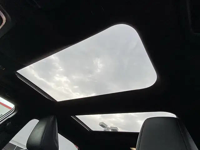 
								Toyota bZ4X Limited full									