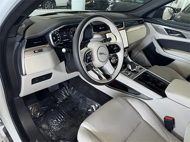 
								Jaguar F-Pace R-Dynamic S full									