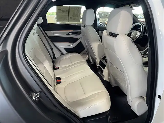 
								Jaguar F-Pace R-Dynamic S full									