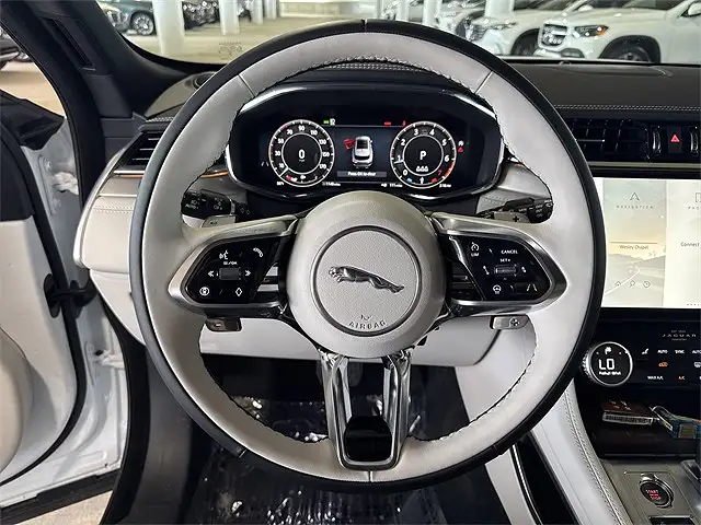 
								Jaguar F-Pace R-Dynamic S full									