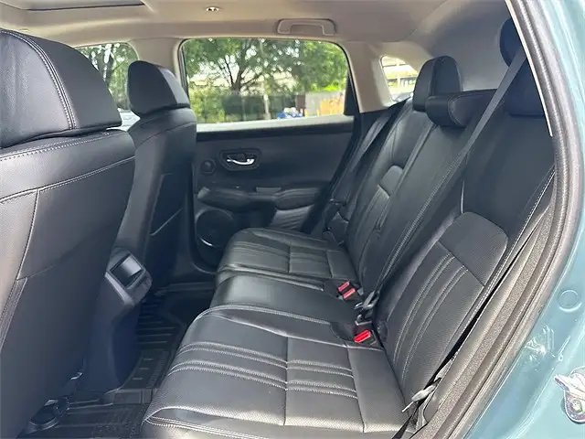 
								Honda HR-V EX-L full									