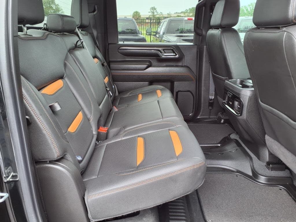 
								GMC Sierra 2500HD AT4 Crew Cab 4WD full									