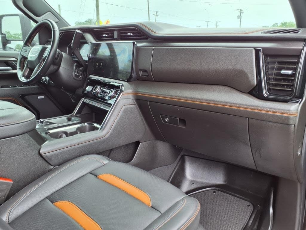 
								GMC Sierra 2500HD AT4 Crew Cab 4WD full									