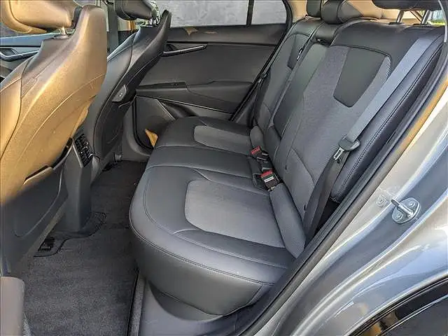 
								Kia Niro EV Wind full									