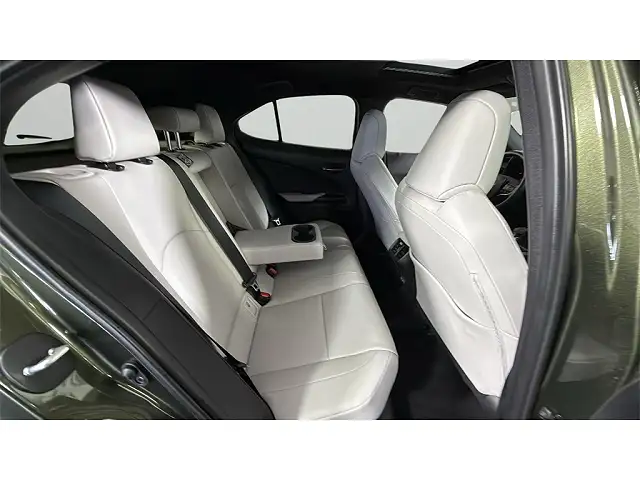 
								Lexus UX 300h F Sport Design full									