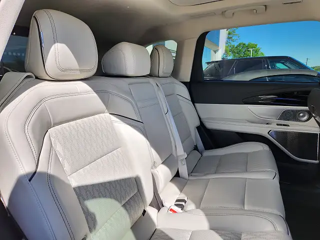 
								Lincoln Nautilus Black Label full									