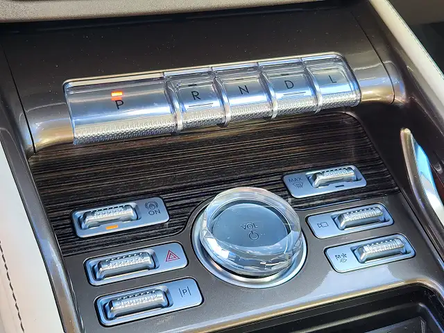 
								Lincoln Nautilus Black Label full									