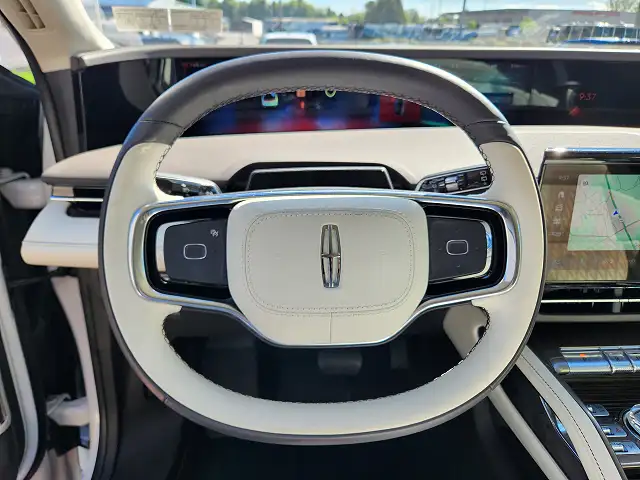 
								Lincoln Nautilus Black Label full									