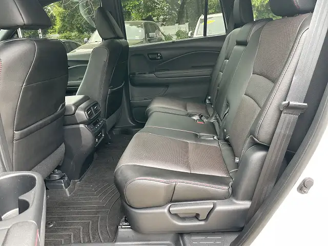 
								Honda Passport Black Edition full									