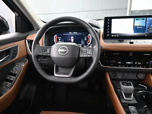 
								Nissan Rogue Platinum full									