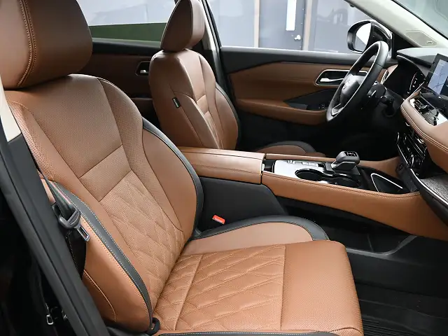 
								Nissan Rogue Platinum full									