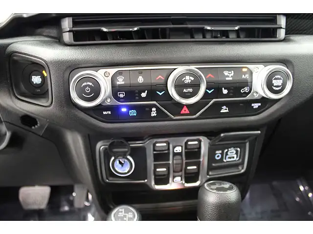 
								Jeep Wrangler Sport 4xe full									